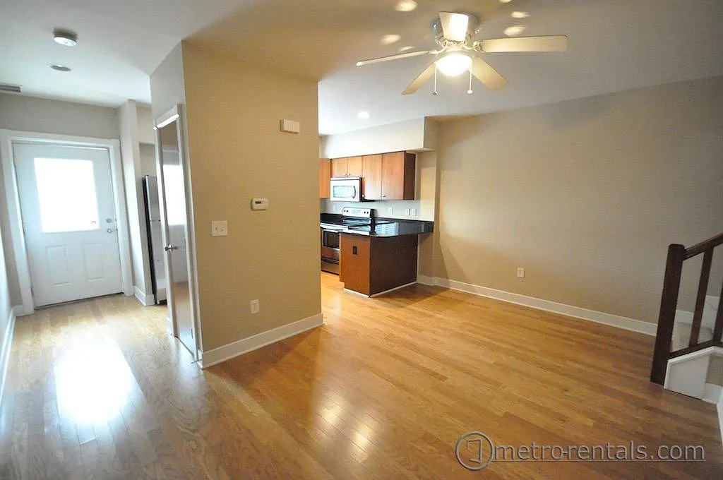 1 bed, 1.5 bath, 832 sqft, $1,500 — Photo 1