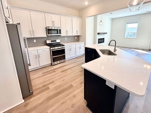 3rd image of 4871 Chatelet Dr