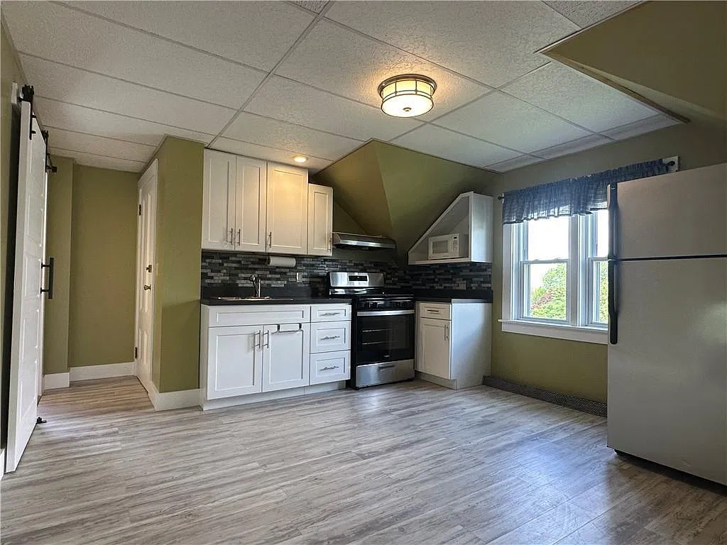 2 bed, 1.0 bath, 1008 sqft, $1,800 — Photo 3