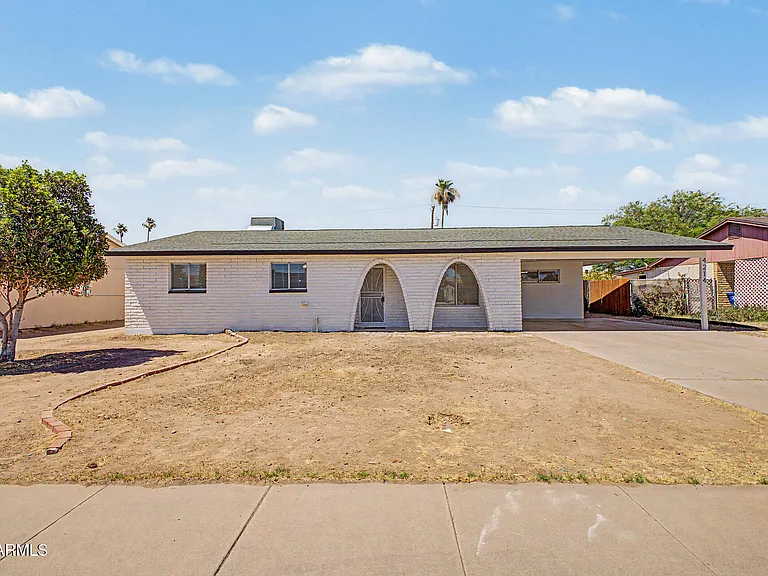 4214 W Lewis Ave — Photo 2