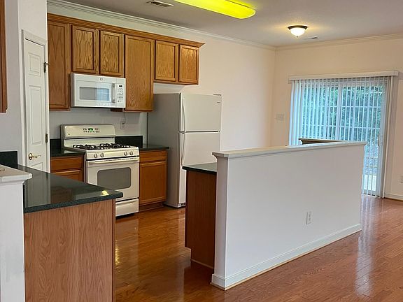 4th image of 11725 Legacy Woods Dr