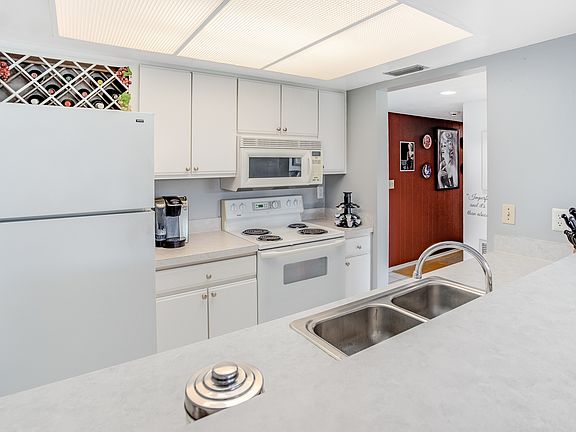 5th image of 5067 Eaglesmere Dr #34-C03-1
