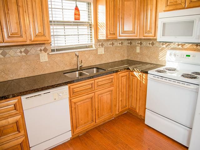 1st image of 9811 View High Dr