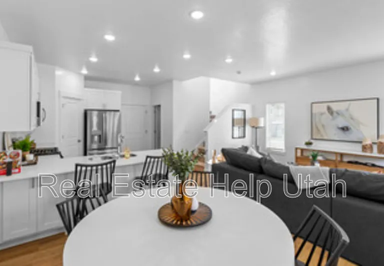 285 W 1150 N — Photo 2