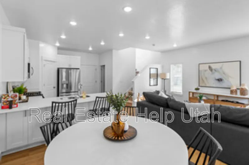 Building Photo - 285 W 1150 N