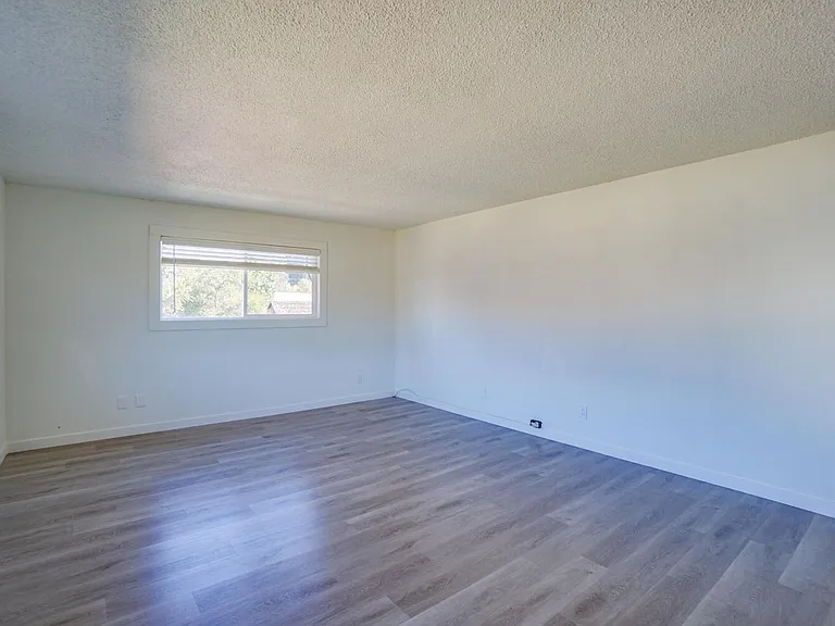 704 N Broadway St — Photo 17