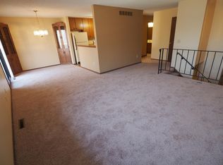 1307 Crestridge Ln, Eagan, MN 55123