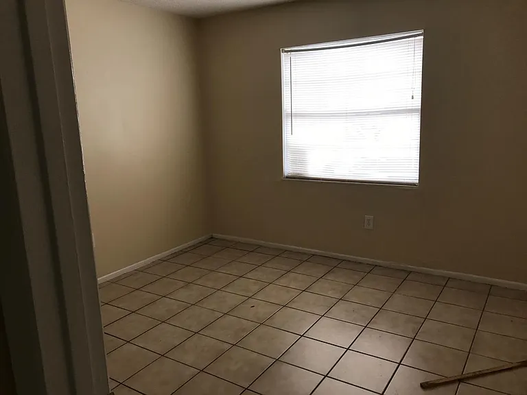 7210 N Manhattan Ave #913 — Photo 6