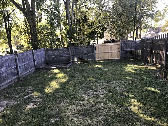 2nd image of 1310 E Fairoaks Ave
