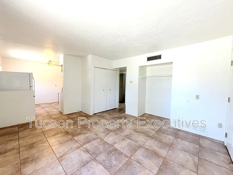 4901 E Pima St — Photo 4