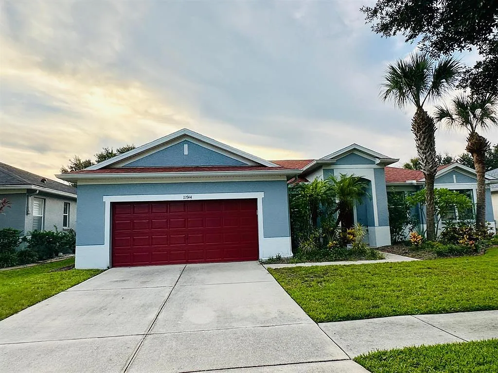 4 bed, 3.0 bath, 2220 sqft, $2,500 — Photo 1