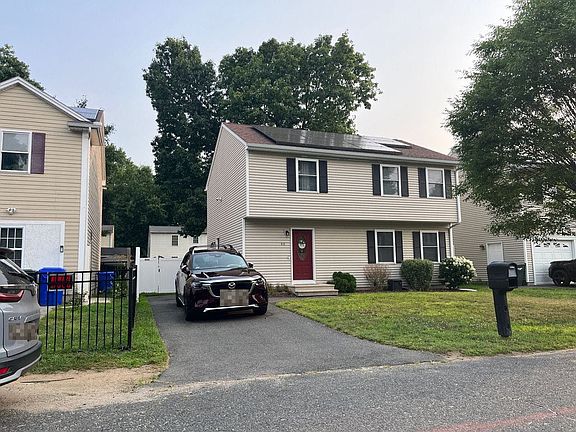 3rd image of 40 Bissell St
