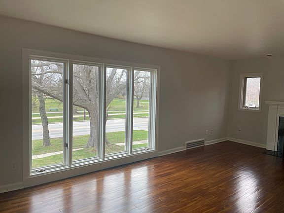 3rd image of 14517 Lake Ave