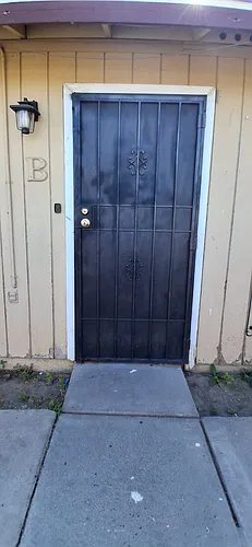 110 E 2nd St #2 Photo 1