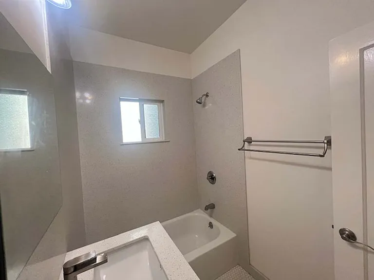 573 Wesley Ave #4 — Photo 29