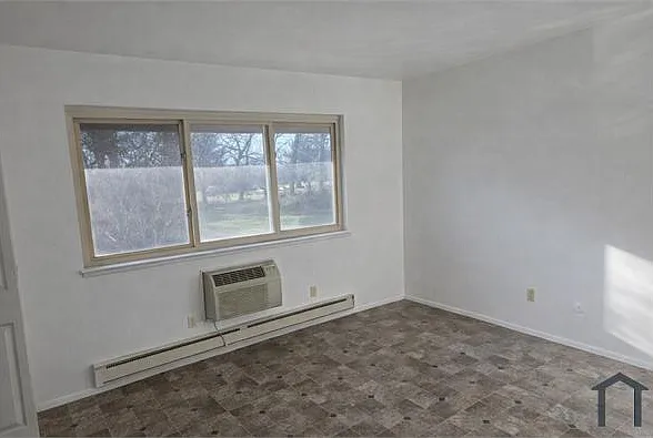 7740 Hazelcrest Dr — Photo 6