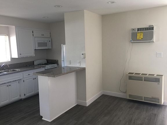 2nd image of 636 Robinson St #3