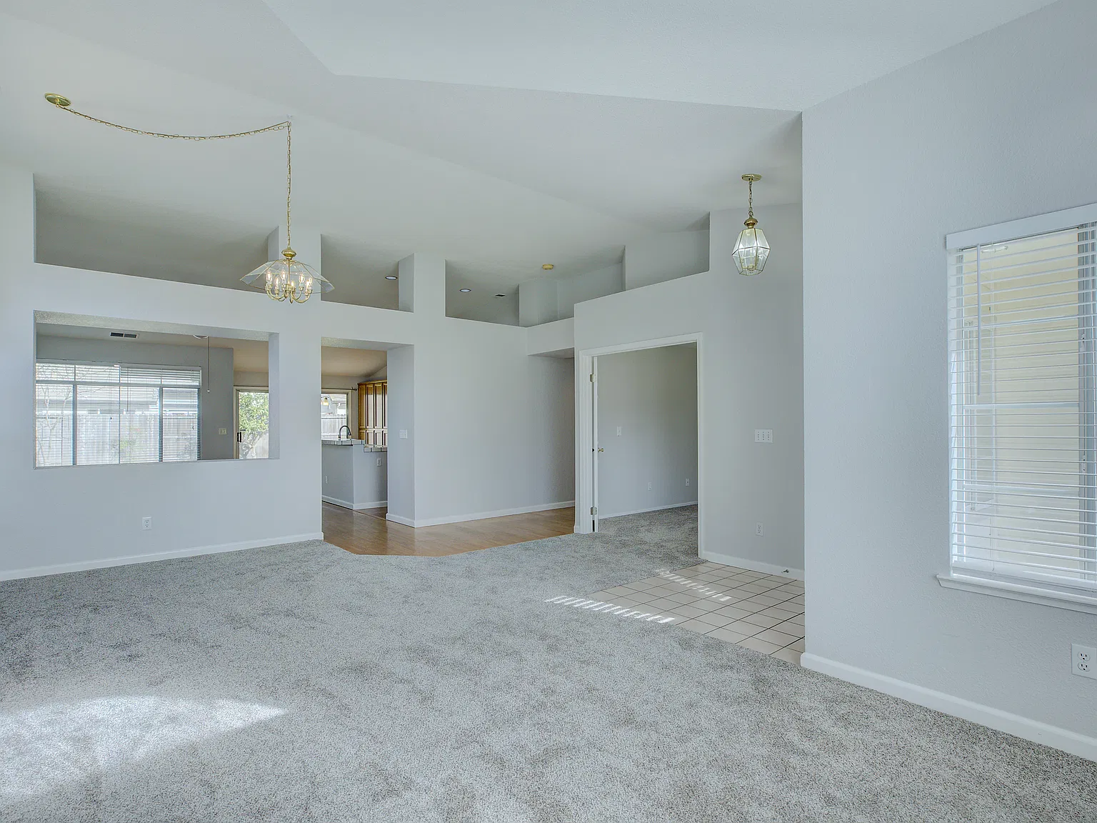 4 bed, 1812 sqft, $2,845 — Photo 3