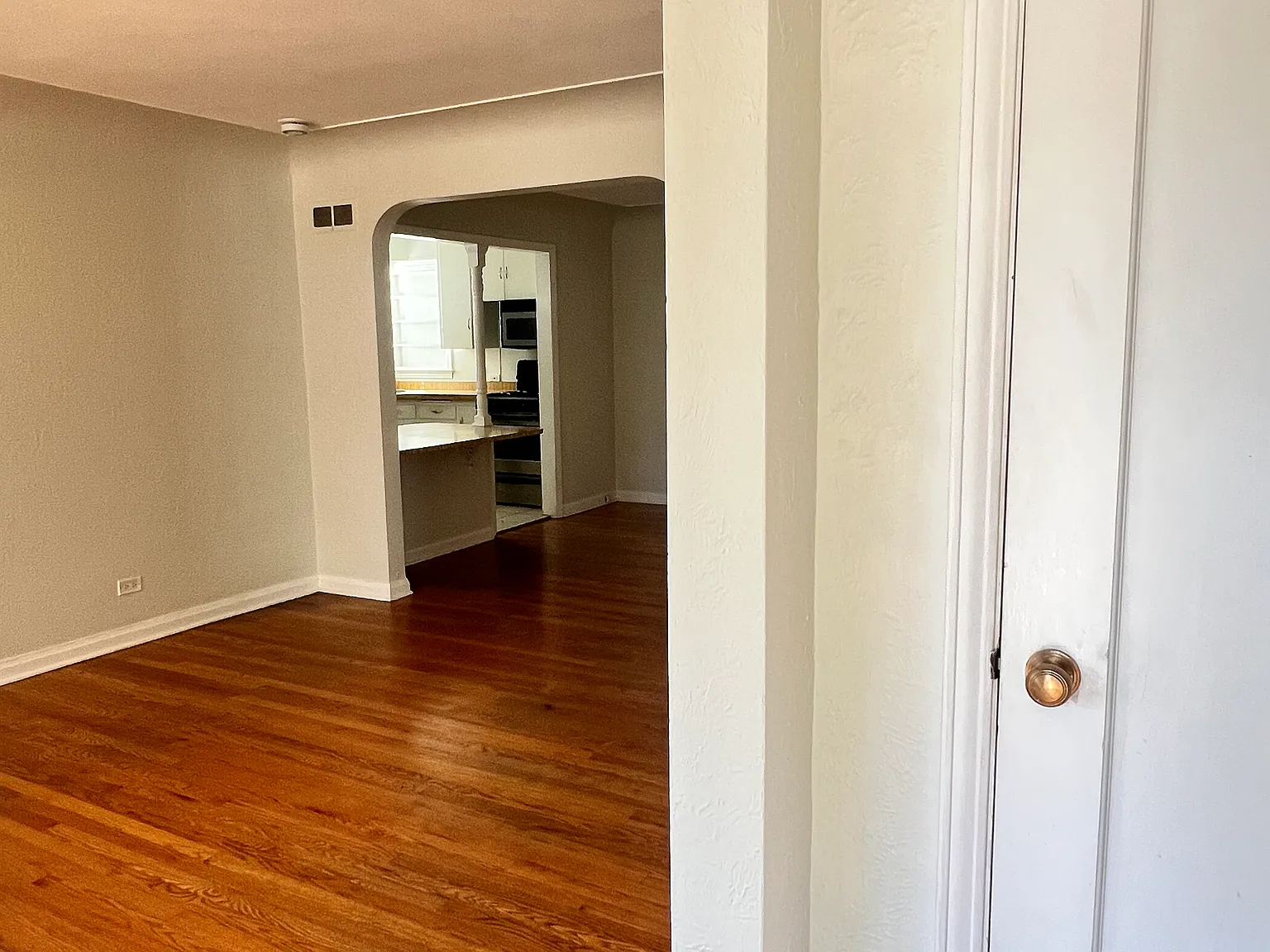 3 bed, 1418 sqft, $2,450 — Photo 3