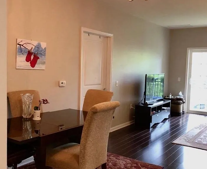 835 Liberty Ct — Photo 5