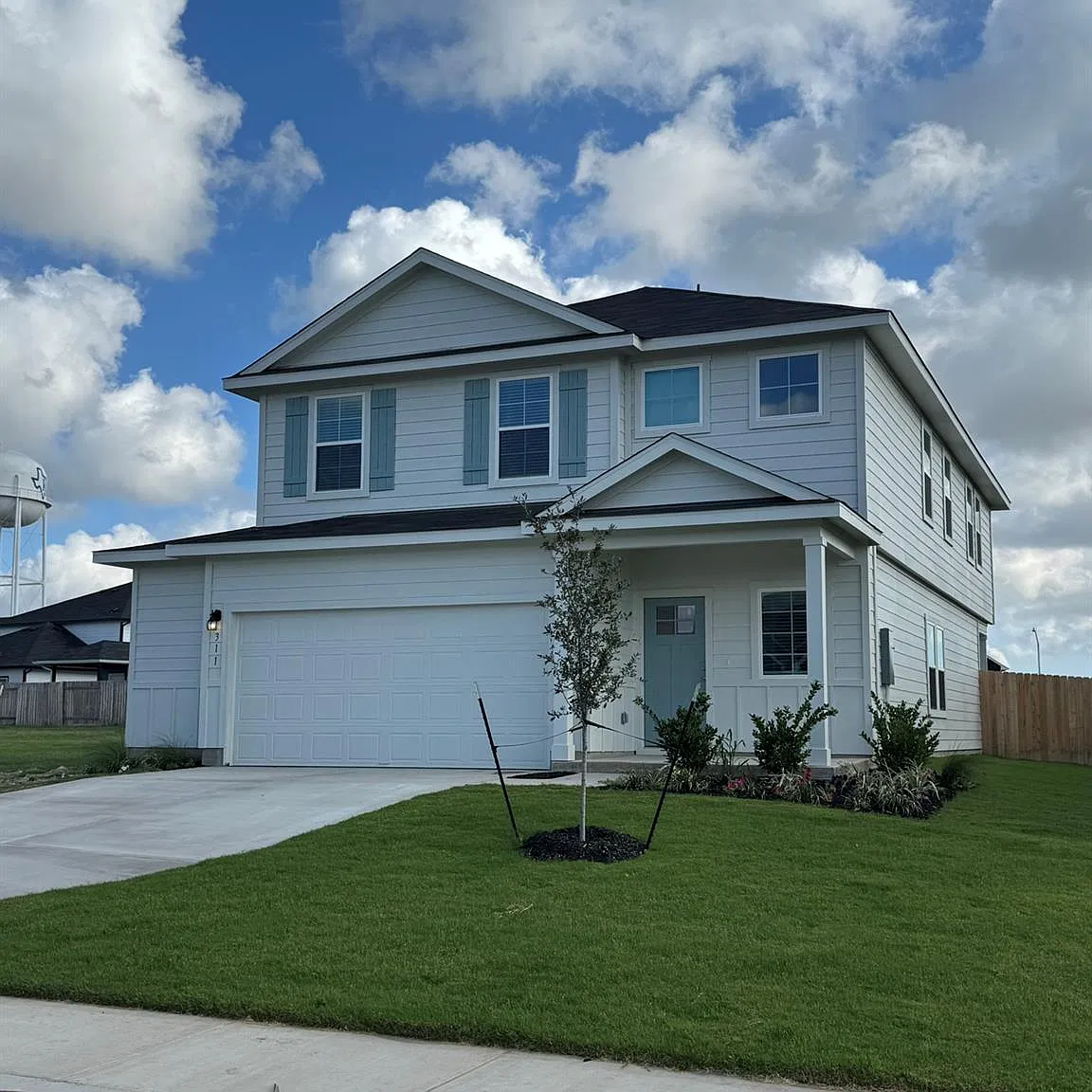 5 bed, 3.0 bath, 2492 sqft, $2,500 — Photo 2