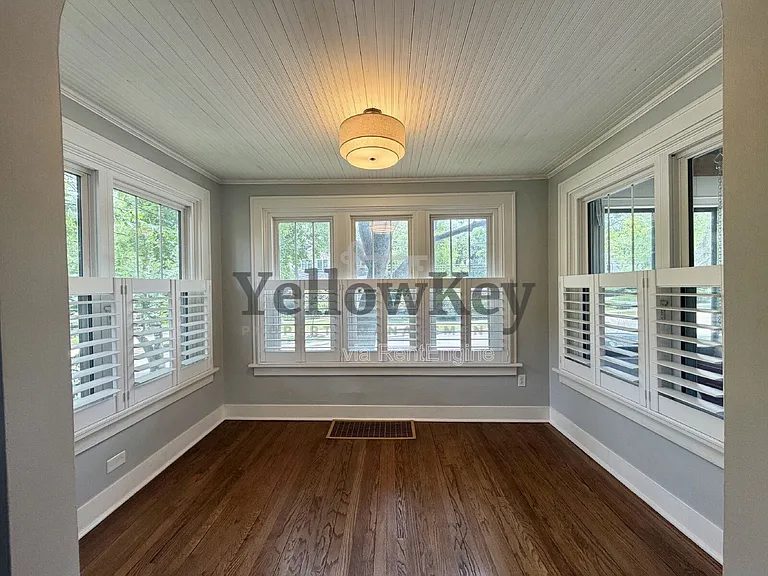 376 Hill Ave — Photo 4