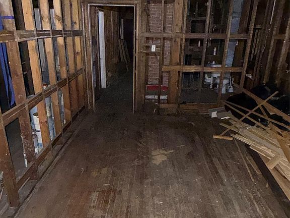 5th image of 5424 Iroquois St