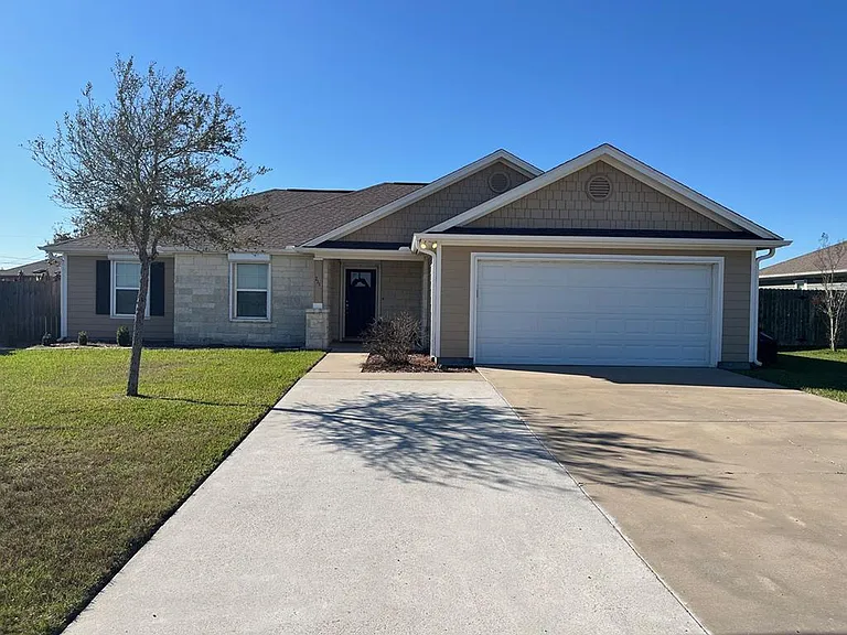 211 Seaside Loop — Photo 1