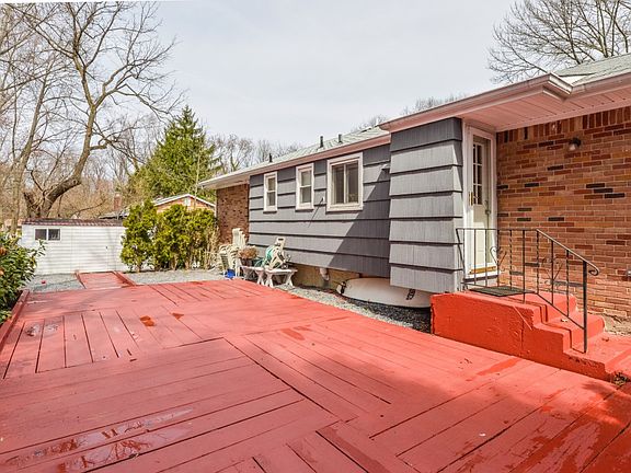3rd image of 5 Betty Ln