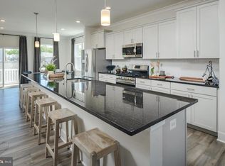10622 Roundstone Ln, White Plains, MD 20695