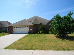 3461 W Earnhardt Dr, Fayetteville, AR 72704