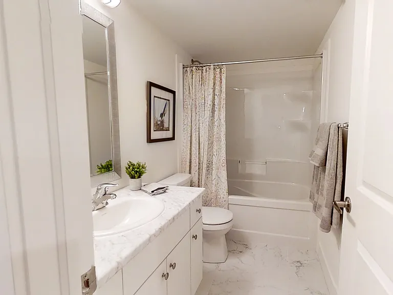 234 Edgevalley Rd #82 — Photo 5