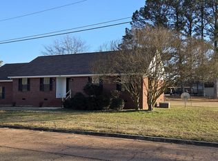 1120 E 3rd St SE, Magee, MS 39111