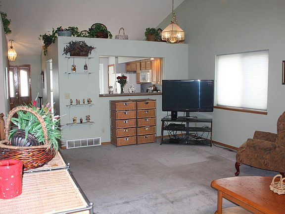 4th image of 8010 Interlaken Dr