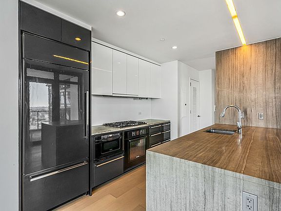 4th image of 2 Northside Piers APT 26L