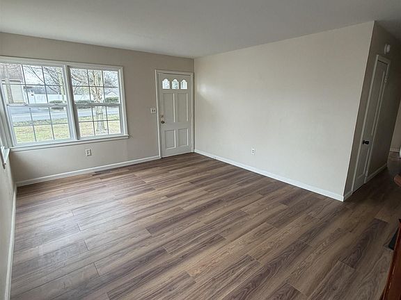 3rd image of 3233 Pines Rd