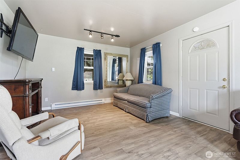 5th image of 403 Queen Avenue