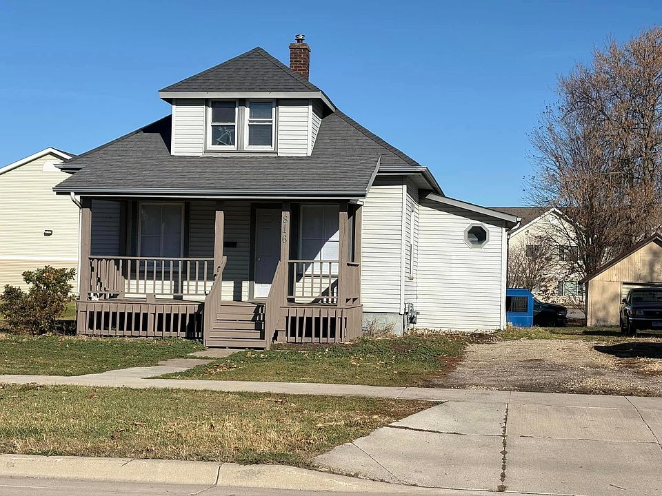 1st image of 816 Elm Ave W