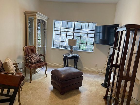 4th image of 5319 Lindley Ave Unit 101
