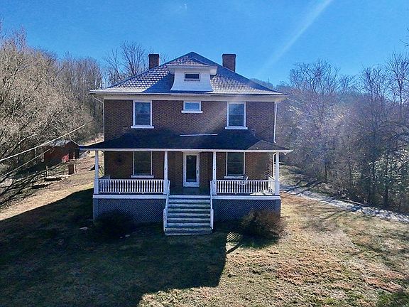 3rd image of 127 Fairview St