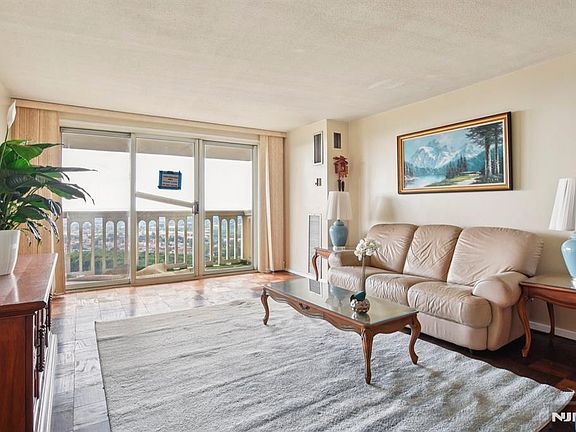 4th image of 555 North Ave APT 25K