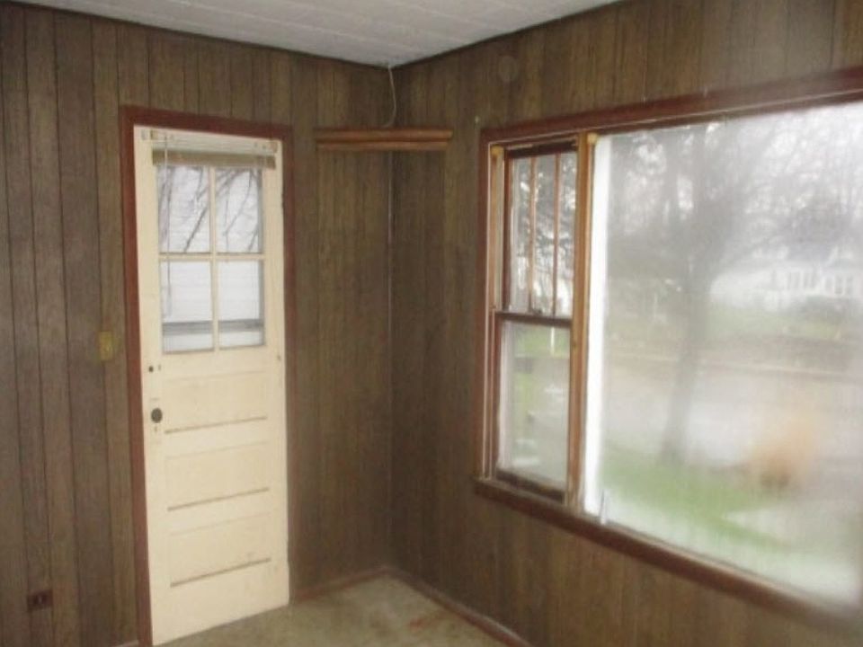 2nd image of 469 Lakeview Ct