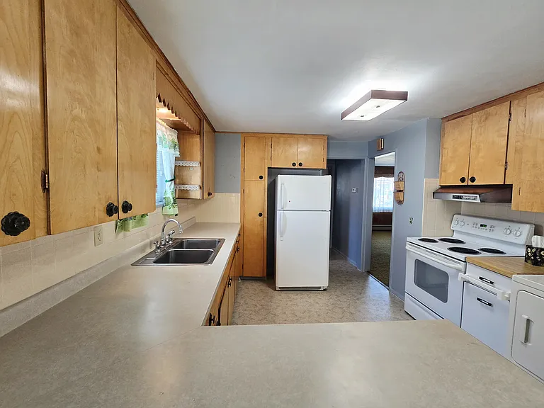 927 Lincoln Ave — Photo 4