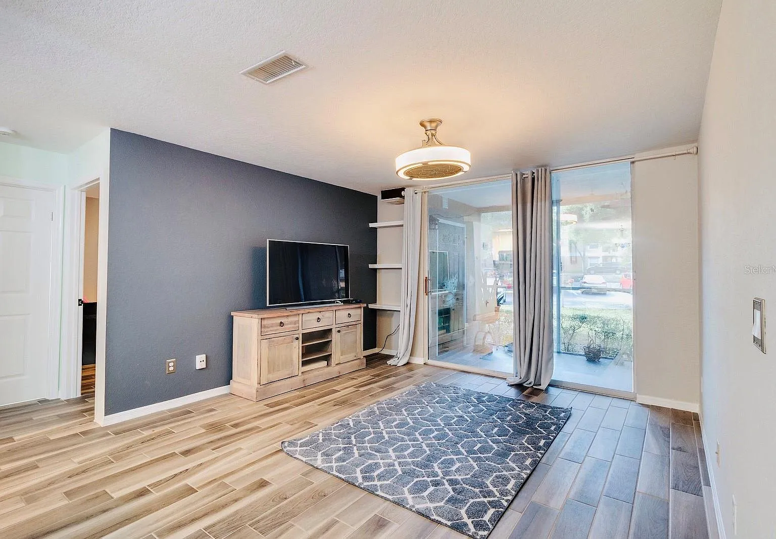 2 bed, 1003 sqft, $1,895 — Photo 4