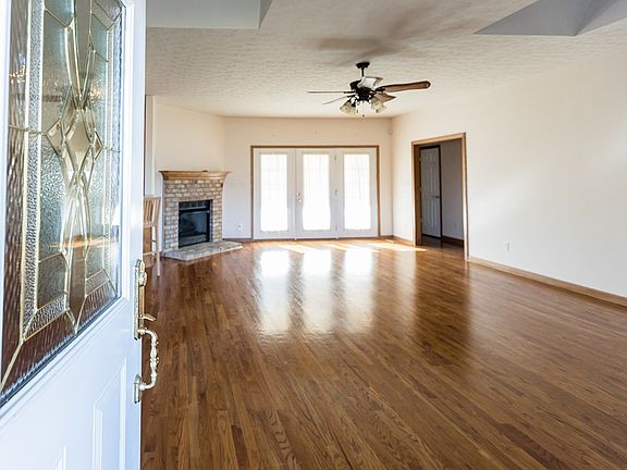 5th image of 378 Acorn Dr