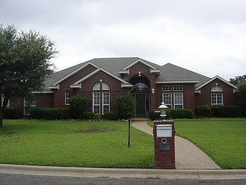 1st image of 115 Laurel Oaks Ln
