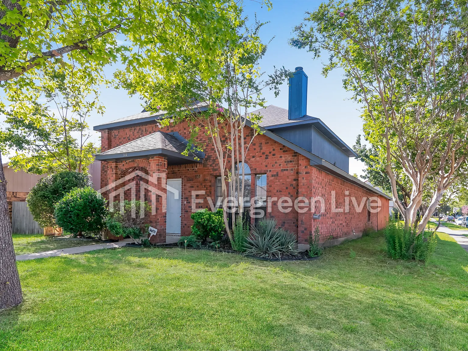 3 bed, 3.0 bath, 2057 sqft, $2,045 — Photo 2
