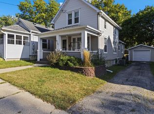 416 E 3rd St, Dixon, IL 61021