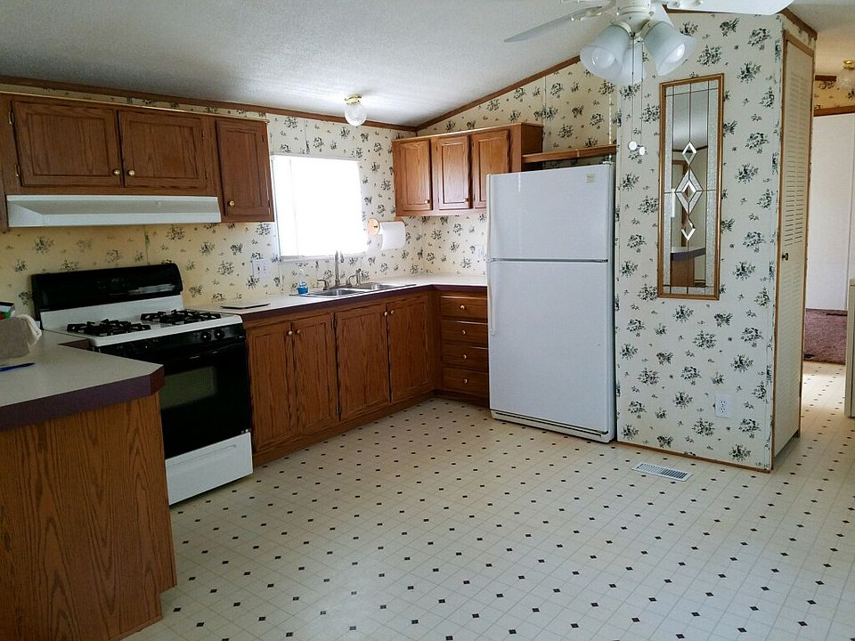 2nd image of 8 Canary Dr