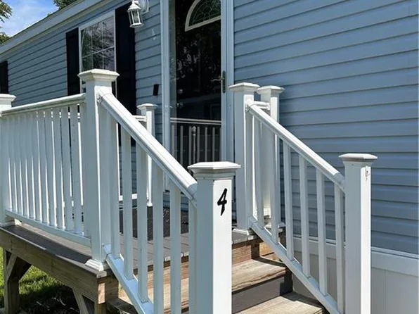 4 Pond Rd, Glocester, RI 02814